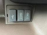 USBジャックがついておりますので電子機器の充電ができます!