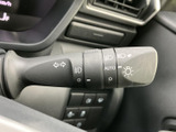 操作しやすい位置に配置されたウインカーレバー。スムーズな操作で、安全な車線変更をサポートします。