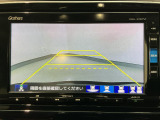 【バックカメラ】運転が苦手な方も車庫入れラクラクです!ギアをリバースに入れれば自動的に切り換わりますので、面倒な操作は不要です♪狭い駐車場もお車を傷つけず安心ですね!