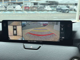 フロントカメラもございますので、狭い道でも安心して運転をしていただけます。