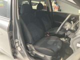 運転席まわりです。運転席からの視界が左右に広く隅々まではっきりと見渡せます!クルマの前端も把握しやすく安心して運転できます!