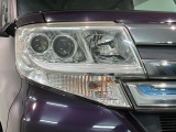 LEDヘッドライトは、点灯の瞬間から最大光量を発揮し、突然暗くなるトンネルなどでの安定感を高めます。