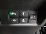 パーキングセンサーや横滑りを防ぐVSA等のスイッチ類は運転席の右側、手の届きやすい位置にあります。