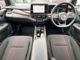 前席内装の全体像です。是非実車をご覧にお越し頂き実際にお座りください。