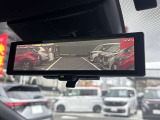 大好評「インテリジェントルームミラー」!車両後方のカメラ映像がミラーに映るので、乗員や荷物が多くても安心♪夜間や悪天候の日でもクリアな映像で視界良好です◎