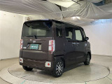 バックカメラが付いているので後方確認が非常にしやすいです。今や運転初心者も熟練者も必須装備!ついていて損はないですね♪