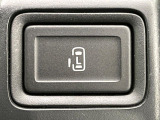 【パワースライドドア】スマートキーや運転席のスイッチでスライドドアの開閉が可能♪電動だから力を入れてドアを開ける必要が無く、小さいお子様でも、重い荷物を持っている時もラクに開け閉めできます♪