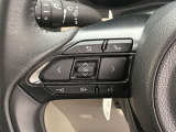運転中、オーディオの操作をしてて、ハッとしたことはありませんか?ステアリングスイッチは、運転中でもハンドルでオーディオの操作が可能です。安全なドライブをサポートします。