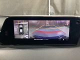 狭い場所での駐車やすれ違いなどでより的確な運転操作に役立つ360&deg;ビューモニターが装備されています。