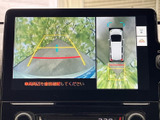 後方の状況を画面で確認できるので、狭い場所での駐車も安心です。安全な運転をサポートし、ドライバーを安心させます。