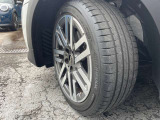 タイヤサイズは215/45R17です