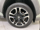 純正のアルミホイール装着。タイヤサイズは235/55R19