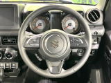 インテリアに合わせたデザインのステアリングは、運転される方のことも考え、運転しやすい形状、大きさです。是非一度、実際に触ってお確かめください。