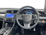 運転席まわりです。 各操作スイッチは使いやすい位置に配置されてます。