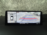 狭い場所での駐車やすれ違いなどでより的確な運転操作に役立つ360&deg;ビューモニターが装備されています。