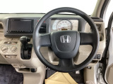 手になじむ感覚のステアリングです。さわり心地、デザイン性、操作性にこだわったアイテムです。