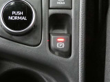 電動パーキングブレーキを搭載。スイッチ操作でパーキングブレーキを作動・解除することが可能なため操作に力は不要ですよ♪