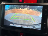 【バックカメラ】駐車時に後方がリアルタイム映像で確認できます。大型商業施設や立体駐車場での駐車時や、夜間のバック時に大活躍!運転スキルに関わらず、今や必須となった装備のひとつです!