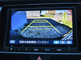 リアワイドカメラシステム!従来の視野に加えて、後方側方を約180&deg;まで見えるワイドビューと、後方を真上から見たような視野で駐車時などに便利なトップダウンビューの3つの視野があります!