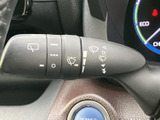 雨天時でもクリアな視界を確保できるワイパーレバー。運転の安全性を高める、頼もしい機能です。