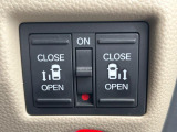 【両側パワースライドドア】スマートキーや運転席のスイッチで後席両側スライドドアの開閉が可能♪電動だから力を入れてドアを開ける必要が無く、小さなお子様でも簡単に開け閉めでき快適です♪