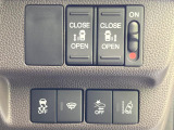 【両側パワースライドドア】スマートキーや運転席のスイッチで後席両側スライドドアの開閉が可能♪電動だから力を入れてドアを開ける必要が無く、小さなお子様でも簡単に開け閉めでき快適です♪