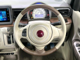 【純正革巻きステアリング】上質な革を使用することで、手にしっかり馴染みとても運転しやすいハンドルです♪