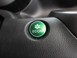 葉っぱマークのECONスイッチ。スイッチをONにするだけで、エンジンやエアコンなどを協調制御。燃費の向上に貢献します。