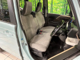 運転席まわりには十分なスペースがあり、大柄な方でもゆったり運転していただける環境です。