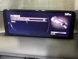 ハンドル操作をアシストすることにより車線からの逸脱回避を支援します。