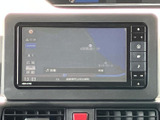 見やすい地図画面で、目的地へのナビゲーションがスムーズに。運転に集中できる環境をサポートします。目的地設定も簡単に行えます。