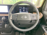 インテリアに合わせたデザインのステアリングは、運転される方のことも考え、運転しやすい形状、大きさです。是非一度、実際に触ってお確かめください。