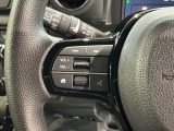 ステアリングにオーディオ操作スイッチが付いています。オーディオ画面に直接タッチしなくても操作が出来ますので、運転に集中できます。