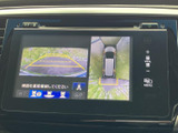 車両情報を一目で確認できるディスプレイ。ナビゲーションやオーディオ操作もスムーズに行えます。ドライブの快適性を高める機能が満載です。
