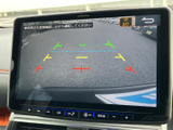 後方確認をサポートするモニターは、駐車時や狭い道での運転をより安全にします。運転に自信がない方にもおすすめです。