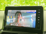 停車中には、地上デジタル放送を楽しめます。移動の合間にニュースやドラマなど、リラックスした時間を過ごせるのが魅力です。