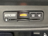 ハンドルの右下にETC2.0がついています。高速道路の料金所の通過も楽々です!。 カードの取り出しもしやすい場所についています。