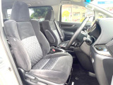 運転席シート廻りは使用感も少なく、良好な状態となっています。前オーナー様が丁寧に使っていたことがよくわかりますね。
