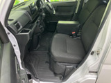 運転席からの視界は良好。操作しやすい配置のスイッチ類で、快適なドライブを楽しめます。