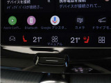 Google搭載によりさまざまな機能をハンズフリー操作できます。またフロントには、シートヒーター&シートエアコン、ステアリングホイールヒーターを装備!北欧スウェーデン発祥のブランドならではのオプションです。