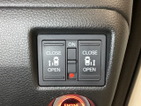 リアドアは乗り降りに便利な両側電動スライドドアです。また運転席に座っていながらスイッチ操作で自在にスライドドアを開け閉めできます。