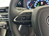 運転中、オーディオの操作をしてて、ハッとしたことはありませんか?ステアリングスイッチは、運転中でもハンドルでオーディオの操作が可能です。安全なドライブをサポートします。