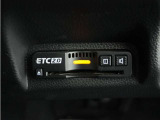 ◆ETC2.0装着◆進化したドライブ体験。料金収受システムだけだったETCが生まれ変わって、高速道路を賢く使うETC2.0に進化しました。多彩な情報サービスが便利で快適なドライブ体験を提供します。