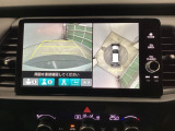 バックギアに入れますとご覧のような画像に自動的に切り替わります。車庫入れ時に役立ちます。