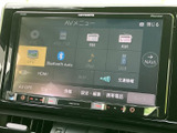 お気に入りの音楽を車内で楽しめます。様々なソースに対応し、高音質なサウンドを堪能できます。長距離ドライブも快適に過ごせるでしょう。