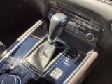 アクセルペダルを踏み込む量や速さに応じて変速パターンをし、人馬一体の運転感覚を発揮してくれる6速オートマ!