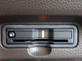 ■【ETC車載器】が装備されています。セットアップをしてお渡しとなり、ETCカードを差し込むだけで高速道路の利用が可能です。