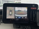 狭い場所での駐車やすれ違いなどでより的確な運転操作に役立つ360&deg;ビューモニターが装備されています。