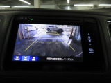 バックカメラの画像です。ガイドラインがスムースな車庫入れをサポートいたします。車庫入れの安心感がアップしますね。