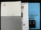 スマートキーは鍵をバッグに入れたままでもドアロックの開閉やエンジンのON・OFFができます。夜間や雨の日も鍵を探さなくて良いので便利です。